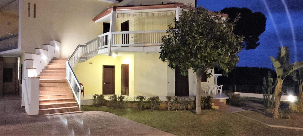 Appartamenti In Villa Polimnia Fontane Bianche Exterior foto