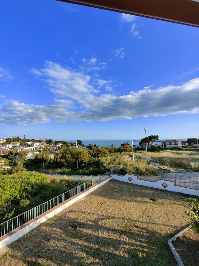 Appartamenti In Villa Polimnia Fontane Bianche Exterior foto