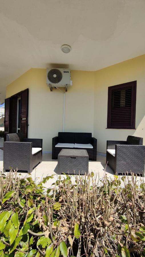 Appartamenti In Villa Polimnia Fontane Bianche Habitación foto