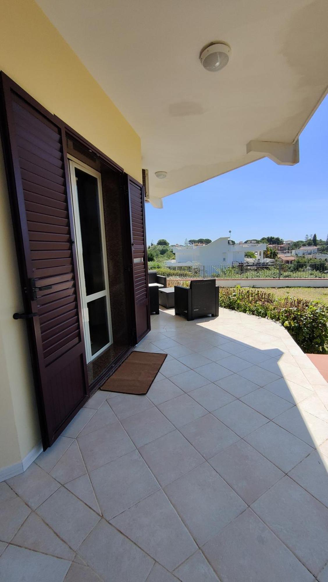 Appartamenti In Villa Polimnia Fontane Bianche Habitación foto