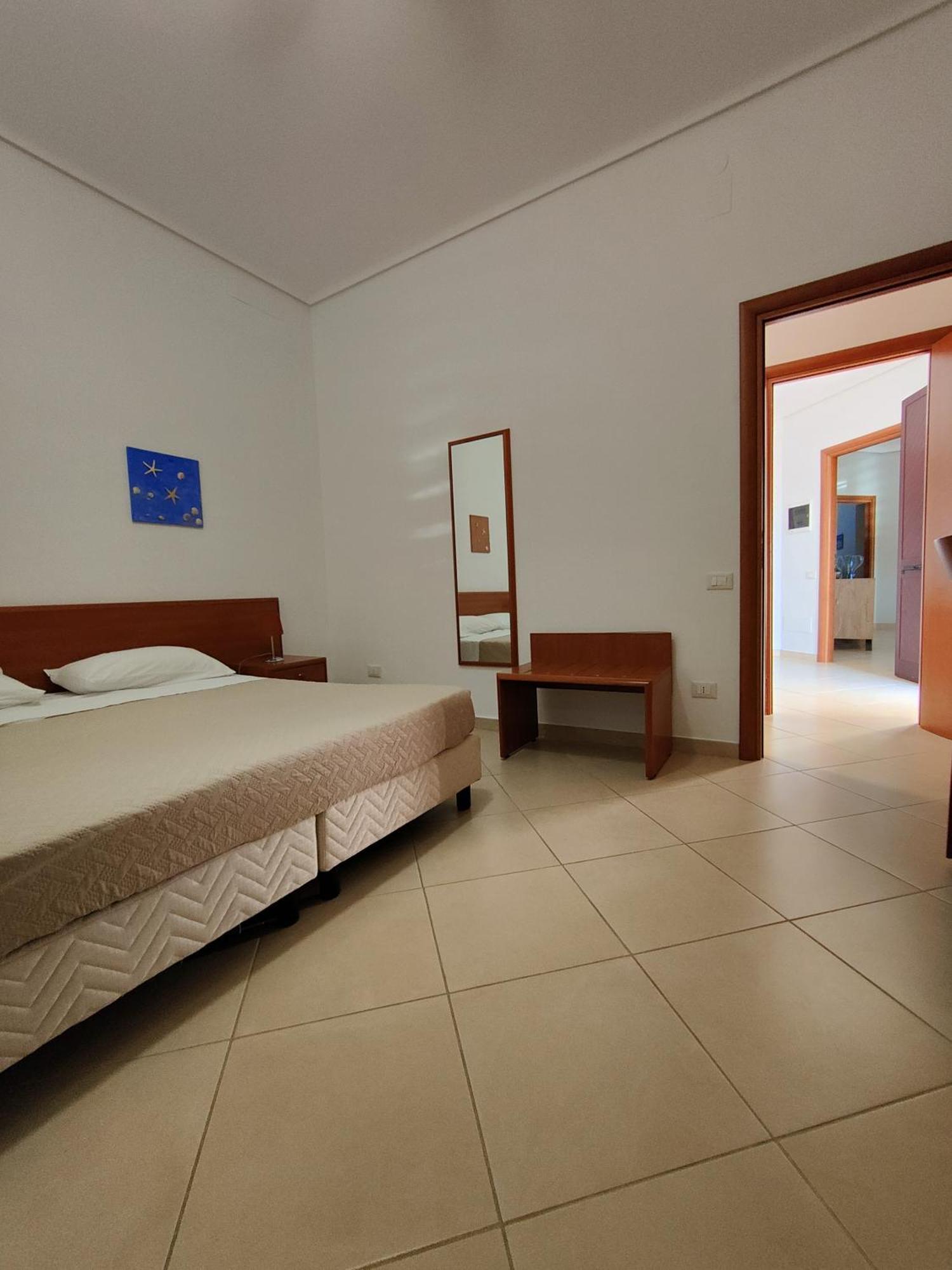 Appartamenti In Villa Polimnia Fontane Bianche Habitación foto
