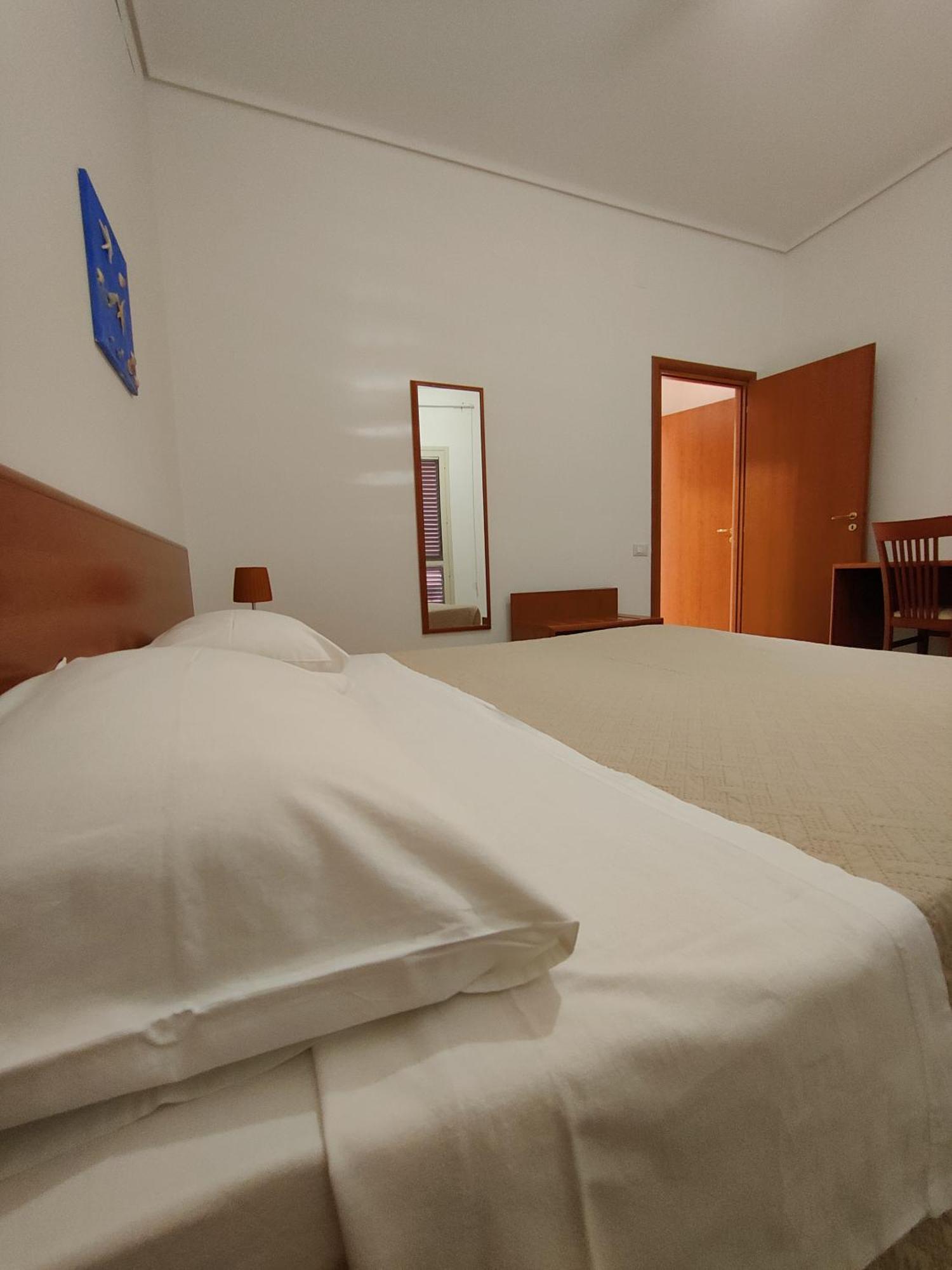 Appartamenti In Villa Polimnia Fontane Bianche Habitación foto