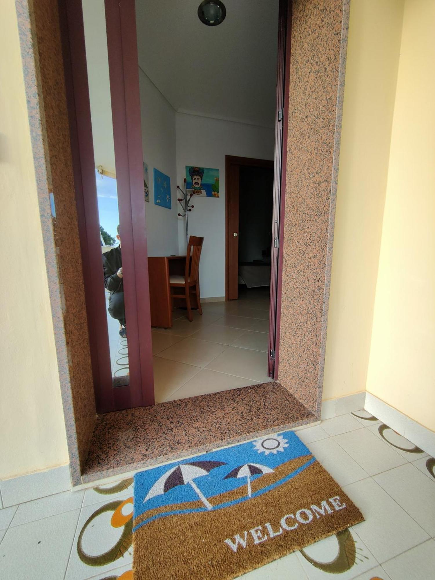 Appartamenti In Villa Polimnia Fontane Bianche Habitación foto